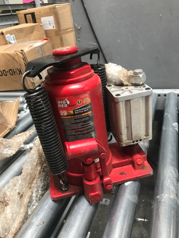 Photo 2 of 
BIG RED TA92006 Torin Pneumatic Air Hydraulic Bottle Jack with Manual Hand Pump, 20 Ton (40,000 lb) Capacity, Red
Size:20 Ton (40,000 LBs)