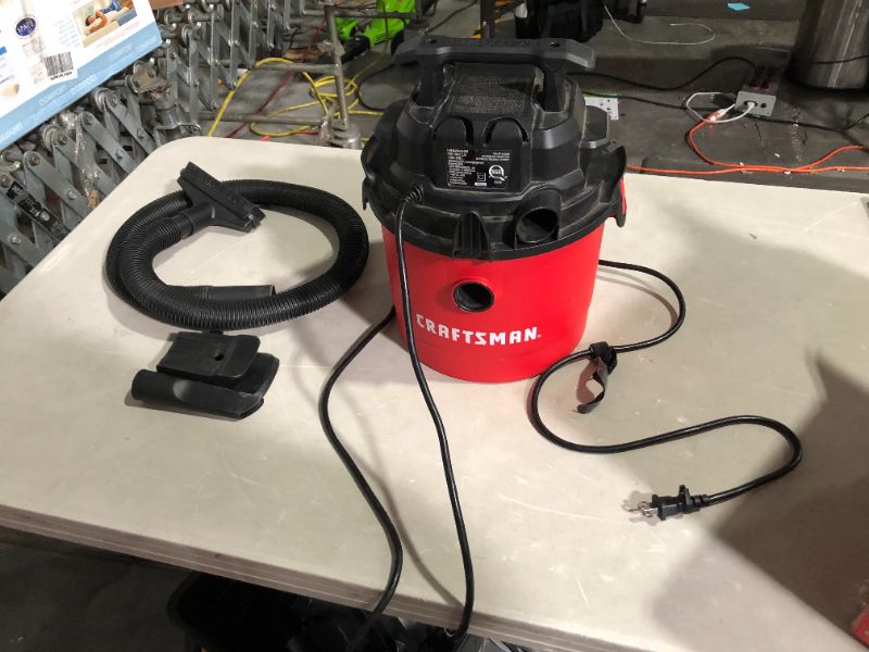 Photo 2 of ***NONFUNCTINOAL - WON'T TURN ON - FOR PARTS***
Craftsman 2.5-Gallons 2-HP Corded Wet/Dry Shop Vacuum with Accessories Included