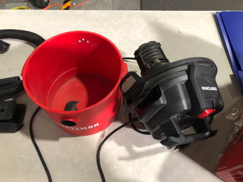 Photo 5 of ***NONFUNCTINOAL - WON'T TURN ON - FOR PARTS***
Craftsman 2.5-Gallons 2-HP Corded Wet/Dry Shop Vacuum with Accessories Included