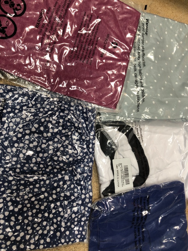 Photo 1 of 5 Pc Assorted clothing bundle