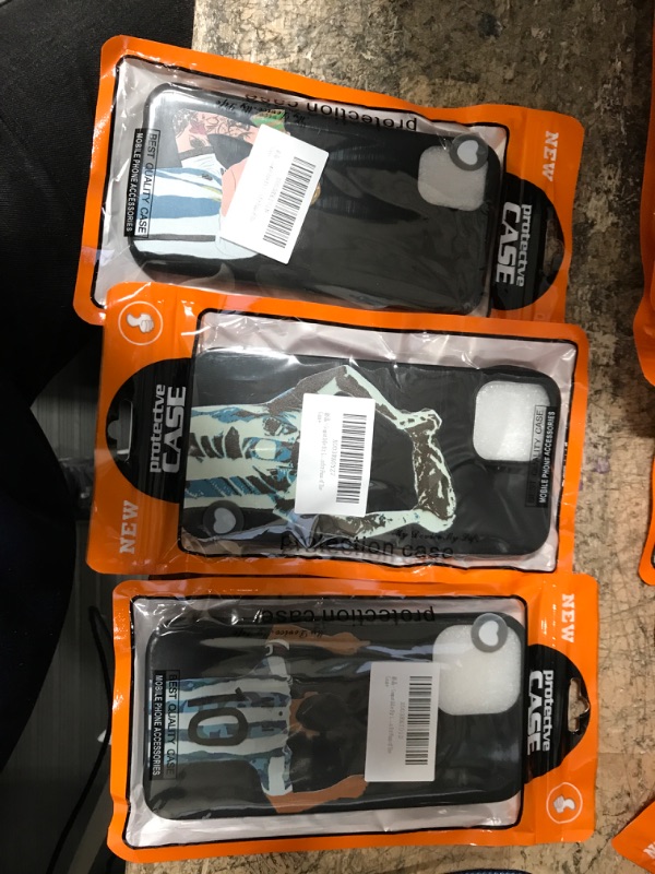 Photo 1 of Bundle of 3 Iphone cases