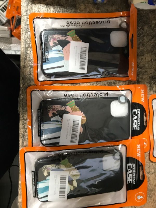 Photo 1 of Bundle of 3 Iphone cases