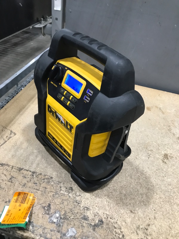 Photo 5 of * item does not work very well * sold for parts * repair *
DeWalt DEWALT DXAEJ14 Digital Portable Power Station Jump Starter - 1400 Peak Amps with 120 PSI Compressor, 