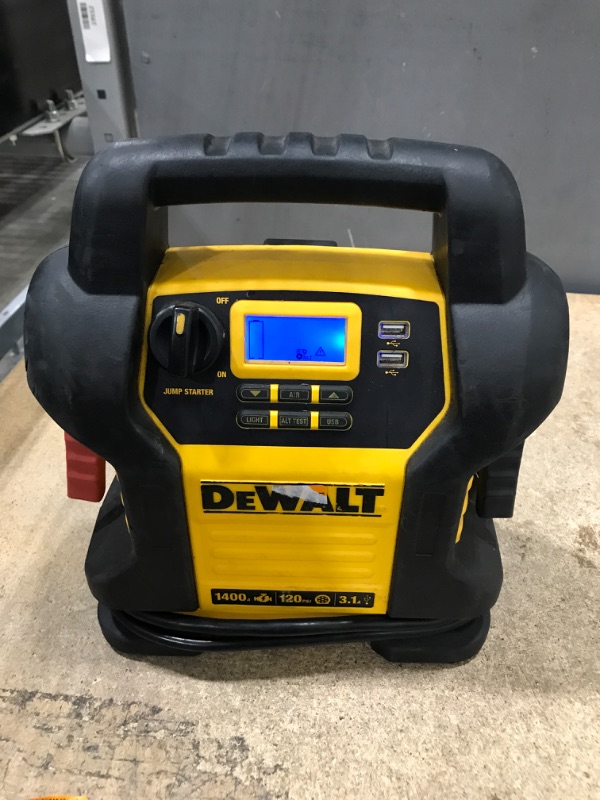 Photo 2 of * item does not work very well * sold for parts * repair *
DeWalt DEWALT DXAEJ14 Digital Portable Power Station Jump Starter - 1400 Peak Amps with 120 PSI Compressor, 