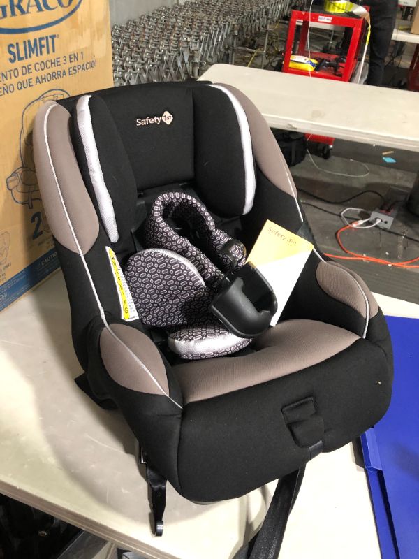 Photo 1 of ***USED - DIRTY - SEE NOTES***
Graco - Slimfit All-in-One Convertible Car Seat, Darcie