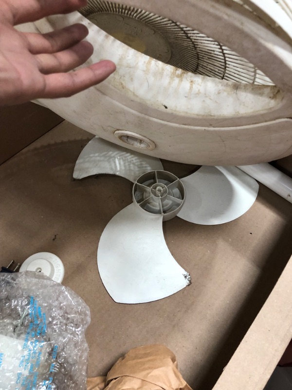 Photo 3 of ****USED EXTREMELY DIRTY Lasko, White 1820 18? Elegance & Performance Adjustable Pedestal Features Oscillating Movement Tilt-back Fan Head, 2.3