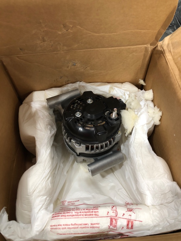 Photo 2 of [FOR PARTS] GM Genuine Parts 13592810 Alternator