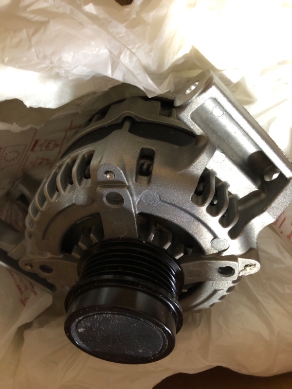 Photo 3 of [FOR PARTS] GM Genuine Parts 13592810 Alternator