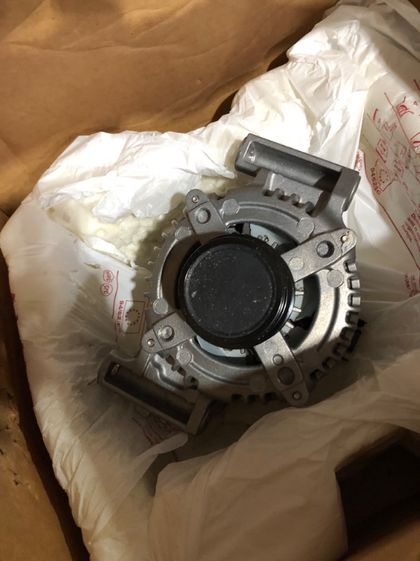 Photo 4 of [FOR PARTS] GM Genuine Parts 13592810 Alternator