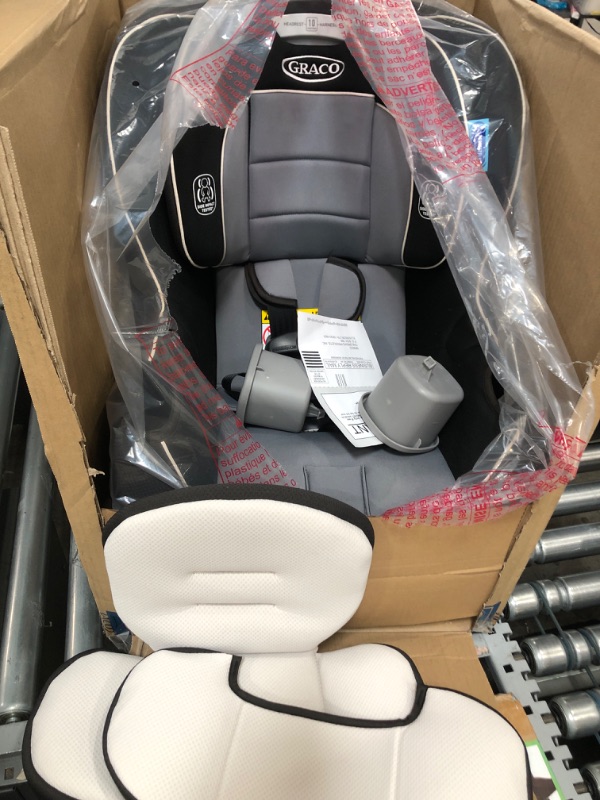 Photo 1 of **[USED]**
Graco Extend2Fit Convertible Car Seat, Gotham