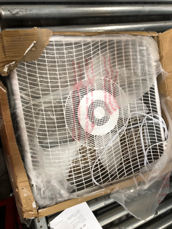 Photo 2 of 20" box fan (white)
