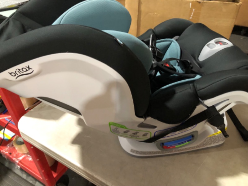 Photo 6 of **USED**  MINOR DAMAGE  Britax Boulevard Clicktight Convertible Car Seat, Green Contour SafeWash Boulevard Green Contour