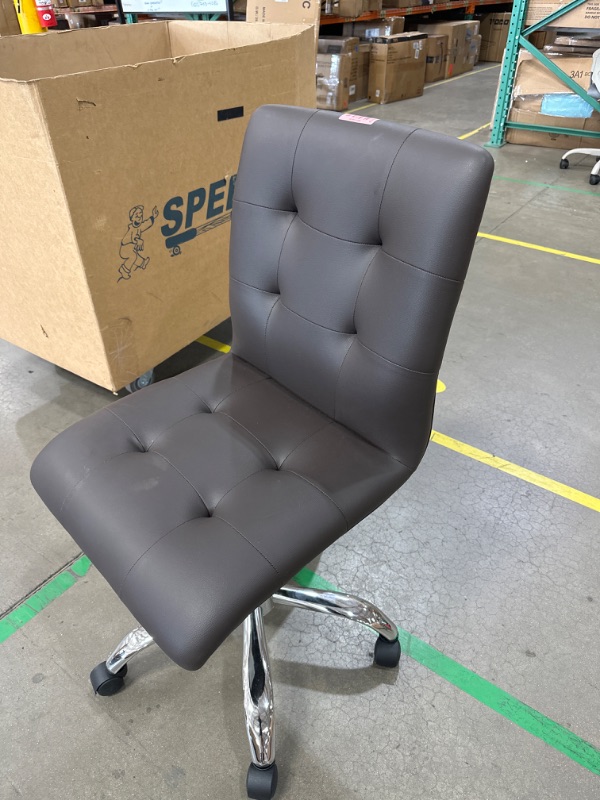 Photo 1 of office chair (black)