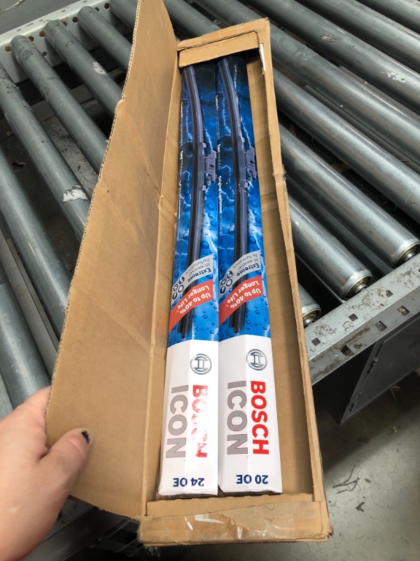 Photo 2 of Bosch ICON Wiper Blades 24OE20OE (Set of 2) Fits Land Rover: 15-08 LR2, Lincoln: 19-17 Continental, Mercury: 09-08 Sable, Porsche: 15-18 Macan +More, Up to 40% Longer Life, Frustration Free Packaging 24OE and 20OE Frustration Free Combo Wiper Blades