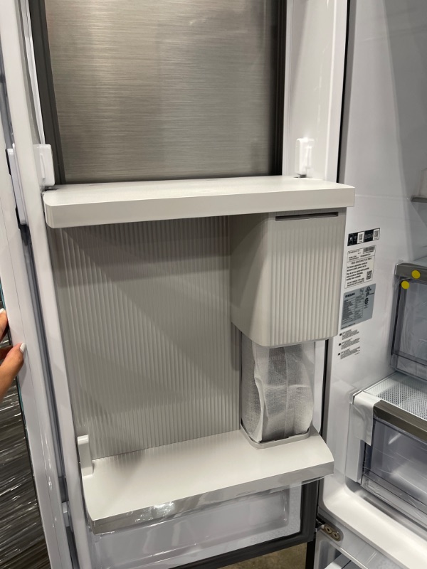 Photo 8 of Samsung Bespoke 30.1-cu ft Smart French Door Refrigerator with Dual Ice Maker and Door 