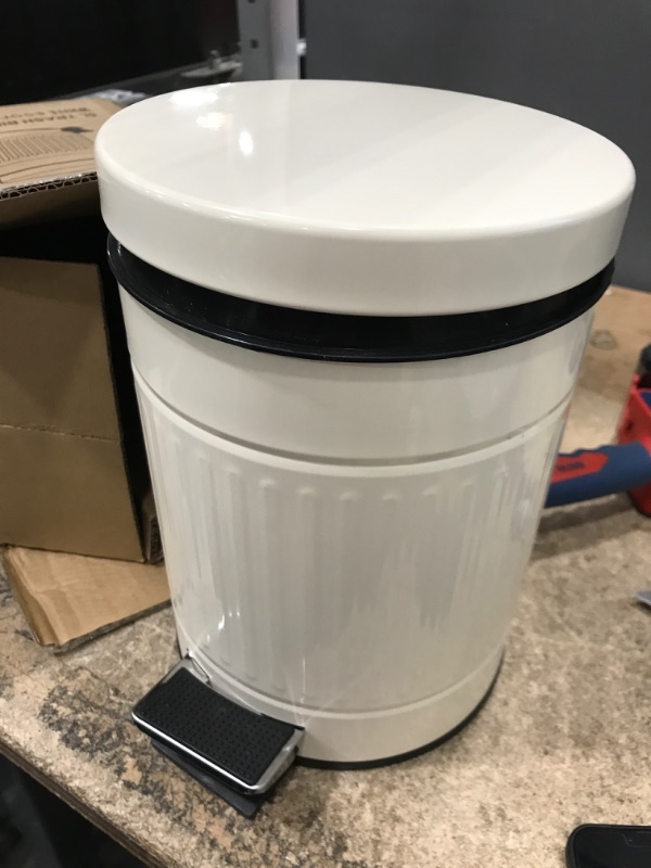 Photo 1 of 5l trash bin round white and soft close 