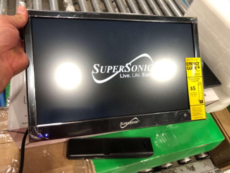 Photo 2 of Supersonic SC-1511 15.6-Inch 1080p LED Widescreen HDTV with HDMI Input (AC/DC Compatible)
