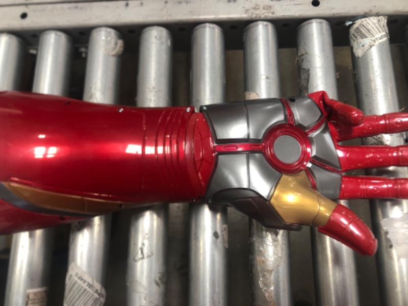 Photo 3 of *MISSING STONES PINKY DAMAGED* Hasbro F0196,Marvel Legends Series Iron Man Nano-handschoen elektronische vuist met scharnierpunten,Multi kleuren Standard