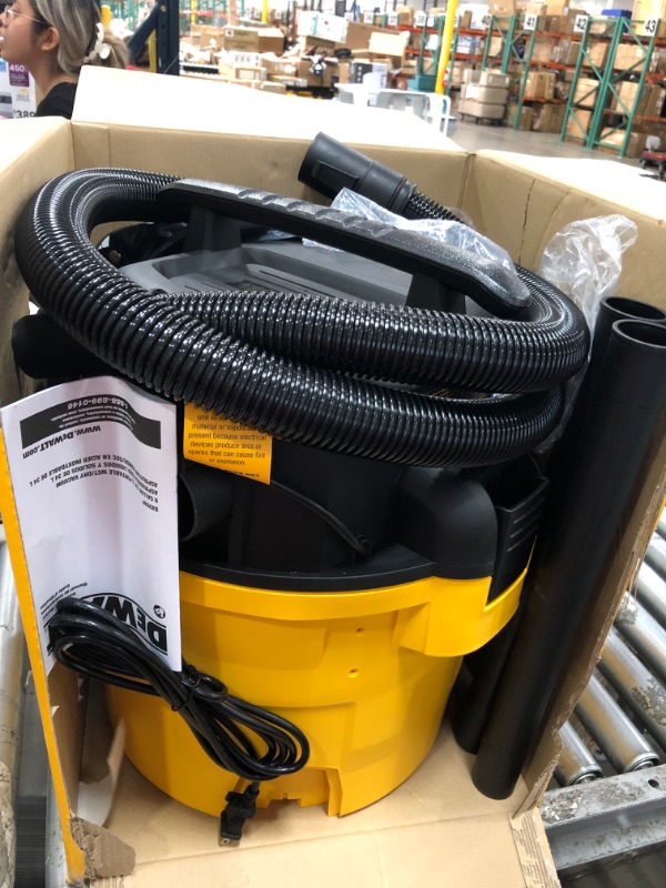 Photo 2 of * powers on * 
DEWALT DXV09P 9 gallon Poly Wet/Dry Vac, Yellow