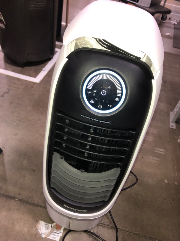 Photo 2 of *POWERS ON// DAMAGE/LID WONT CLOSE**Honeywell 460-CFM 3-Speed Indoor Portable Evaporative Cooler for 280-sq ft (Motor Included)
