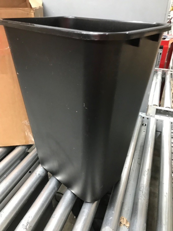 Photo 1 of 
AmazonCommercial 10 Gallon Rectangular Commercial Office Wastebasket, 1 Pack, Black
Size:BLACK
Color:10 GALLON