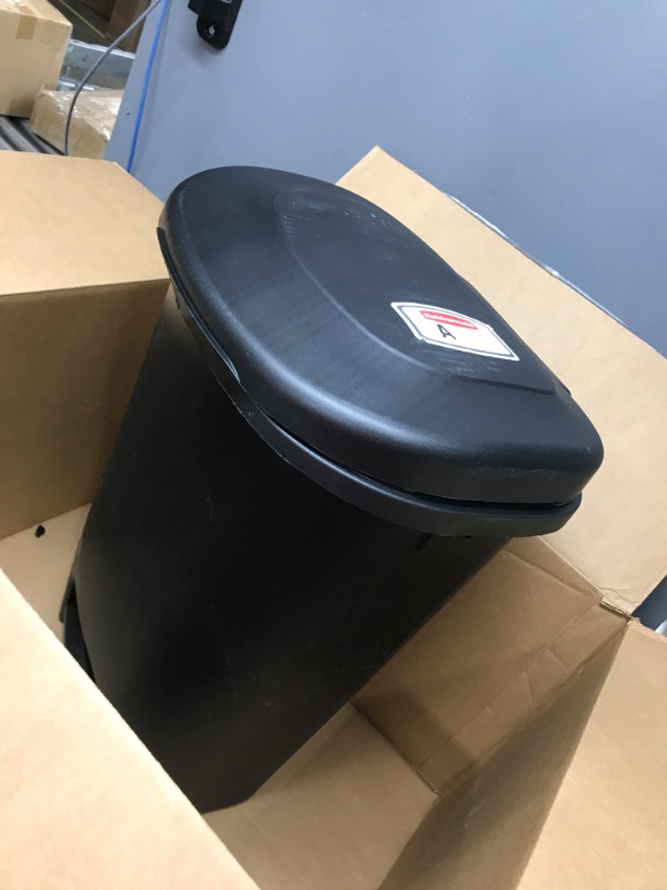 Photo 2 of 
Rubbermaid Classic 13 Gallon Premium Step-On Trash Can with Lid and Stainless-Steel Pedal, Black Waste Bin for Kitchen
Color:Black
Style:Premium Step-On