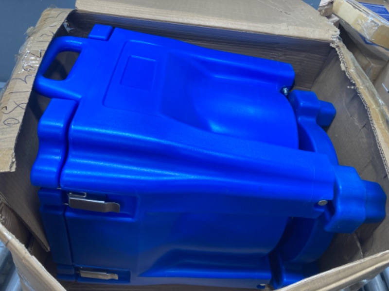 Photo 2 of VEVOR Insulated Food Carrier, 32Qt Capacity, Stackable Catering Hot Box w/Stainless Steel Barrel, Top Load LLDPE Food Warmer w/Integral Handles Buckles Stationary Base, for Restaurant Canteen, Blue Blue 17.5"L x 17.5"W x 21.1"H