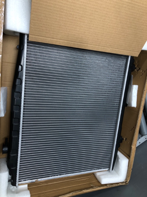 Photo 2 of DWVO Radiator Complete Radiator Compatible with 1998-2004 Frontier 2.4L, Compatible with 1999-2004 Nissan Frontier 3.3L, Compatible with 2000-2004 Nissan Xterra 2.4L 3.3L DWRD1015