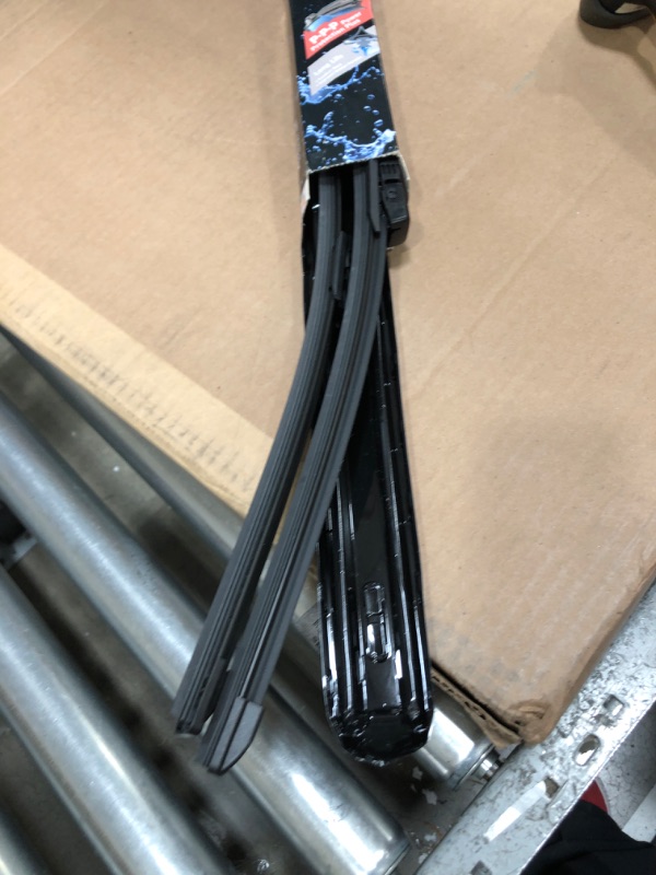 Photo 1 of Bosch Aerotwin 3397118979 Original Equipment Replacement Wiper Blade - 24"/19" (Set of 2) Top Lock 19mm Twin Spoiler 3397118541 Pack of 2