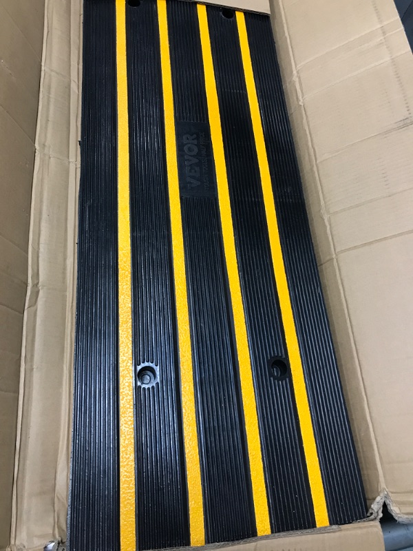 Photo 2 of 
VEVOR Rubber Curb Ramp for Driveway 1 Pack, 15T Heavy Duty Sidewalk Curb Ramp, 2.6" Rise Height Cable Cover Curbside Bridge Ramp for Garage for Low Cars...
Size:1PC-Black&yellow