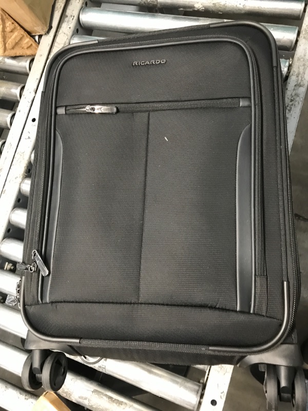 Photo 1 of 21" TRAVELER SPINNER LUGGAGE 