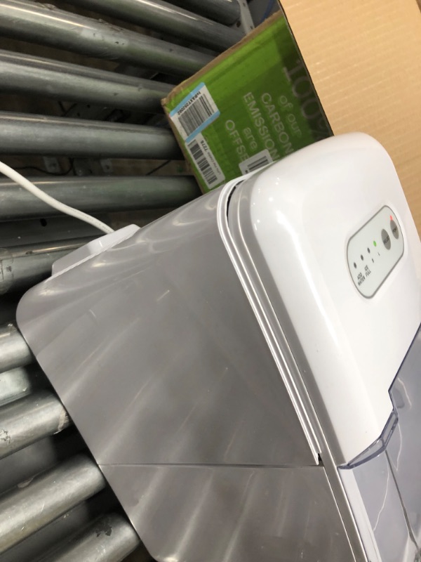 Photo 1 of Igloo IGLICEB26WH 26-Pound Automatic Portable Countertop Ice Maker Machine - White
