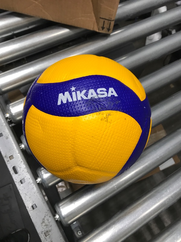 Photo 2 of MIKASA V200W, Volleyball