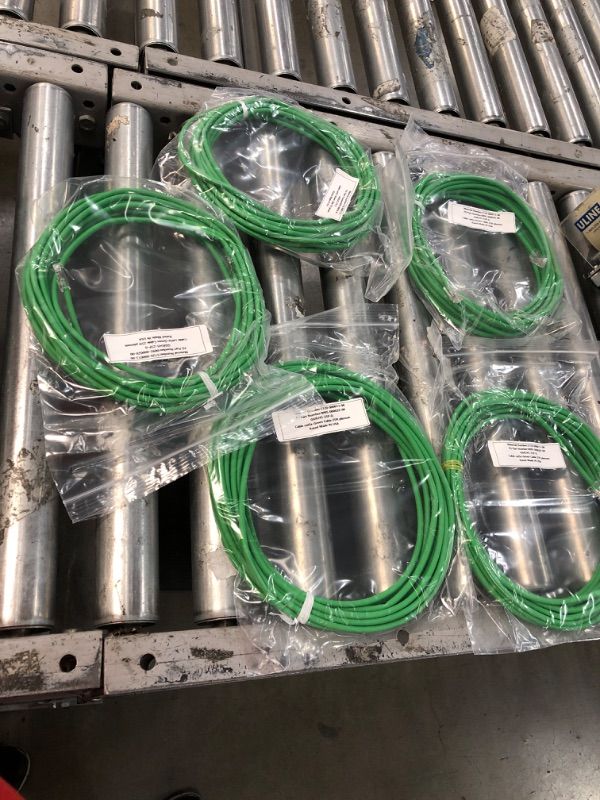 Photo 2 of 5pcks of StarTech.com Cat5e Ethernet Cable - 25 ft - Green- Patch Cable - Snagless Cat5e Cable - Long Network Cable - Ethernet Cord - Cat 5e Cable - 25ft (45PATCH25GN)
