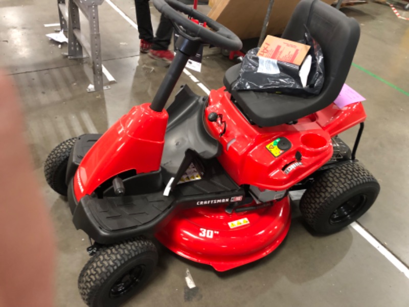Photo 3 of CRAFTSMAN R110 30-in 10.5-HP Gas Riding Lawn Mower
