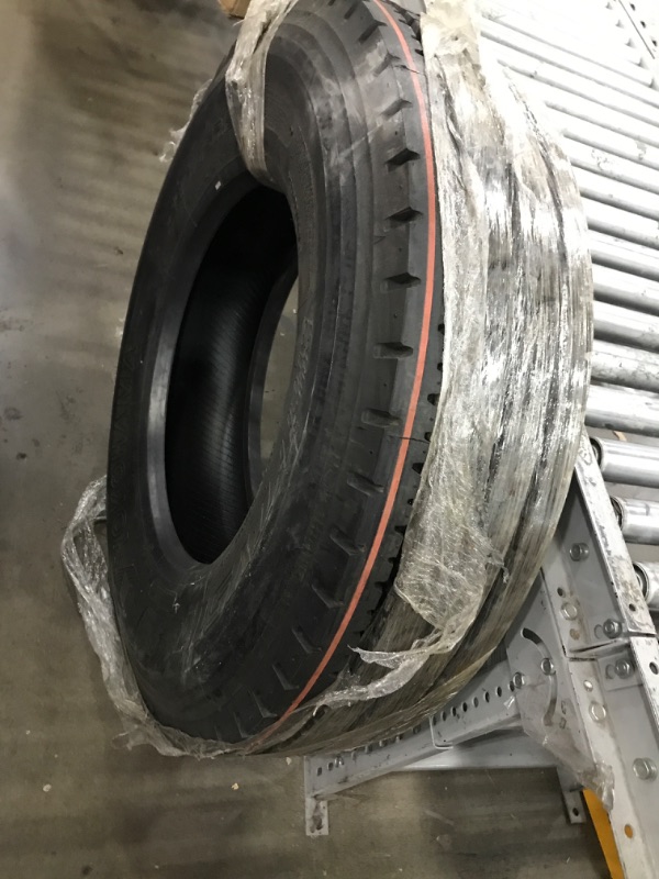 Photo 3 of Yokohama TY517 295/75R22.5 Tire
