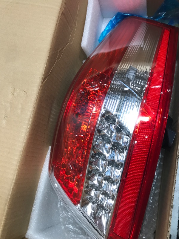 Photo 2 of Dasbecan Right Rear Outer Tail Light Compatible with Toyota Camry 2010 2011 Clear Lens Lamp Replaces OEM# TO2805106 8155006340 Rear lights Lamps Right w/ Bulbs