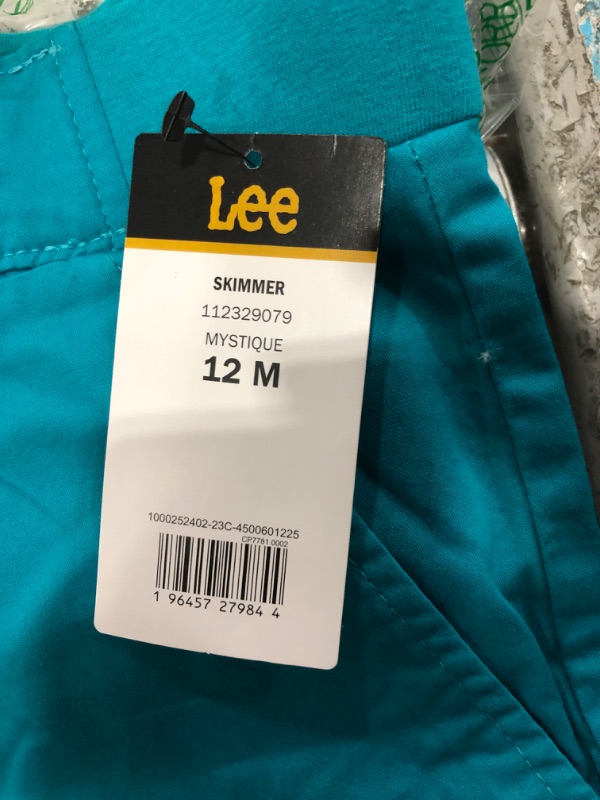 Photo 3 of Lee Women's Flex-to-go Mid-Rise 17" Cargo Skimmer Capri Pant 12 Mystique