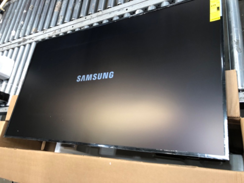 Photo 4 of SAMSUNG 55-Inch Class QLED 4K The Frame LS03B Series, Quantum HDR, Art Mode, Anti-Reflection Matte Display, Slim Fit Wall Mount Included, Smart TV w/ Alexa Built-In (QN55LS03BAFXZA, Latest Model)
