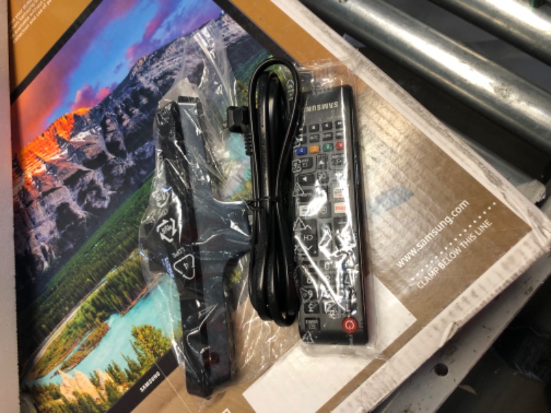 Photo 1 of SAMSUNG 32-inch Class LED Smart FHD TV 1080P (UN32N5300AFXZA, 2018 Model)