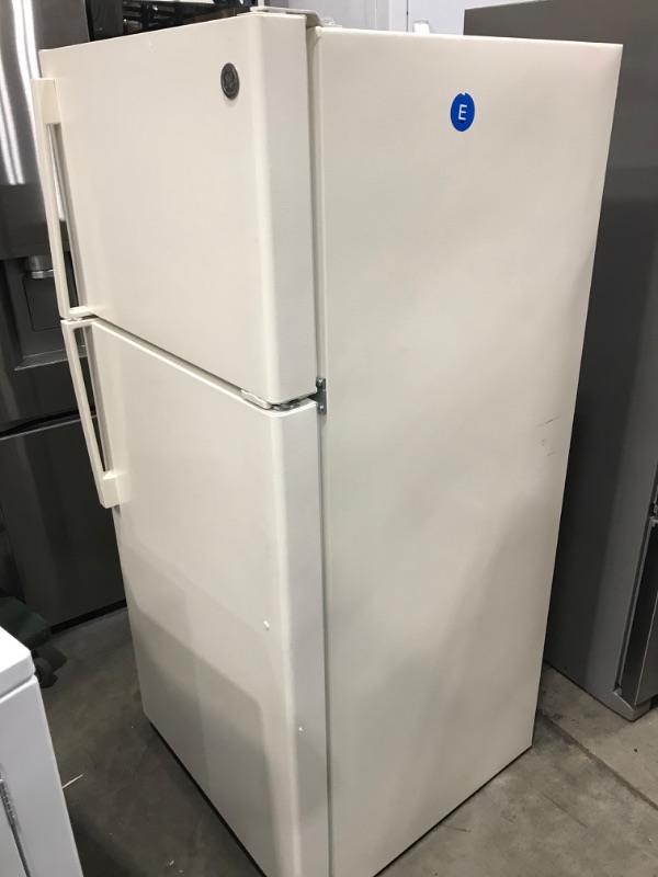 Photo 3 of GE 16.6-cu ft Top-Freezer Refrigerator (Bisque) ENERGY STAR
