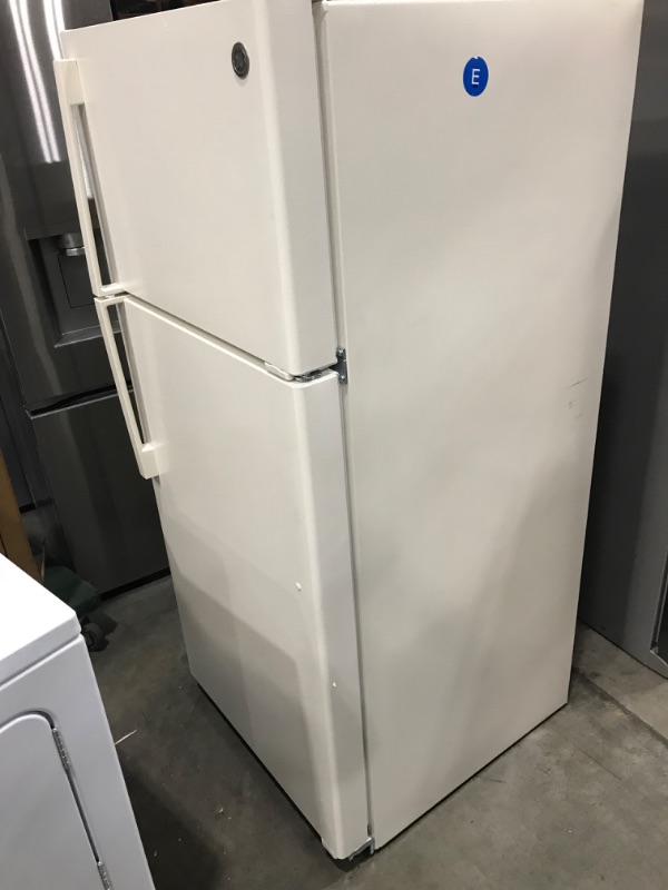 Photo 7 of GE 16.6-cu ft Top-Freezer Refrigerator (Bisque) ENERGY STAR
