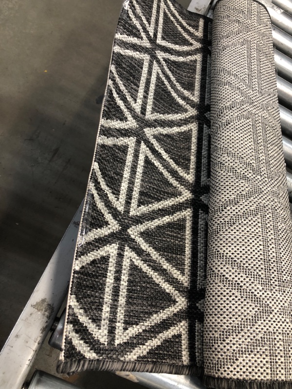 Photo 1 of 2'x7' Grey/White Patterned Rug 