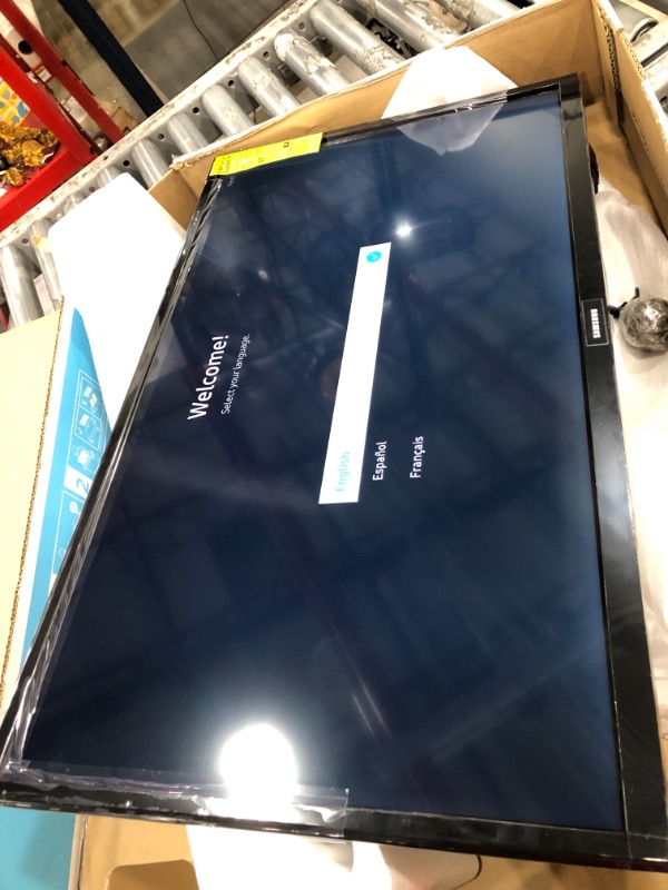 Photo 2 of SAMSUNG 32-inch Class LED Smart FHD TV 1080P (UN32N5300AFXZA, 2018 Model)