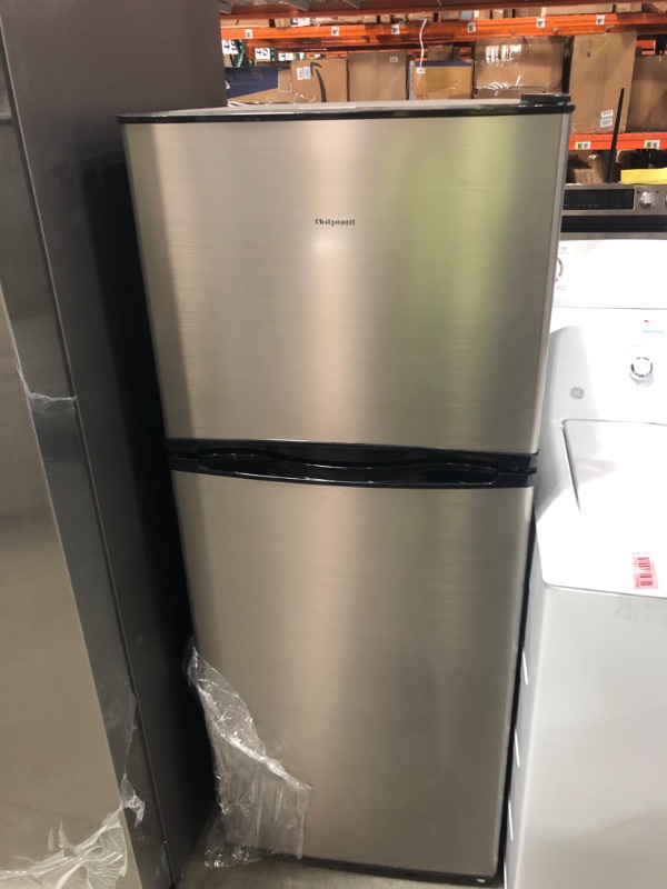 Photo 2 of Hotpoint 9.7-cu ft Top-Freezer Refrigerator (Stainless Steel)