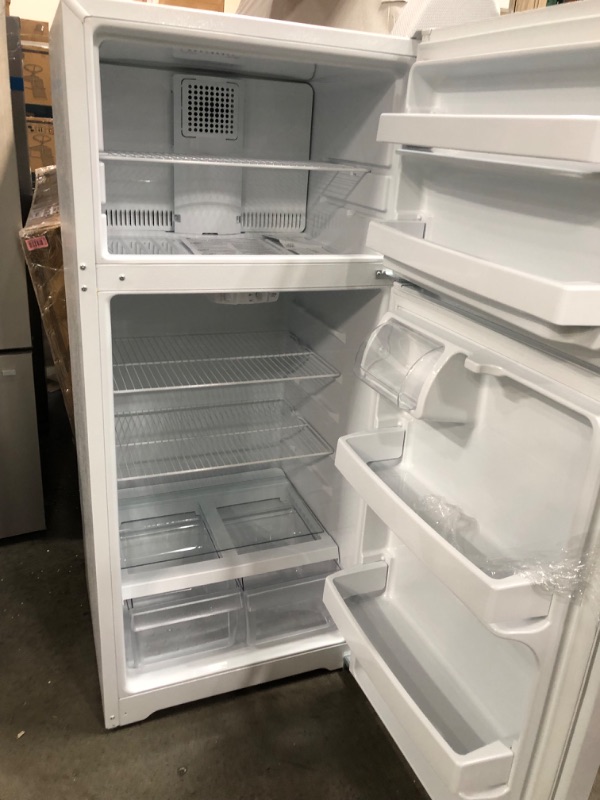 Photo 2 of GE 16.6-cu ft Top-Freezer Refrigerator (White)