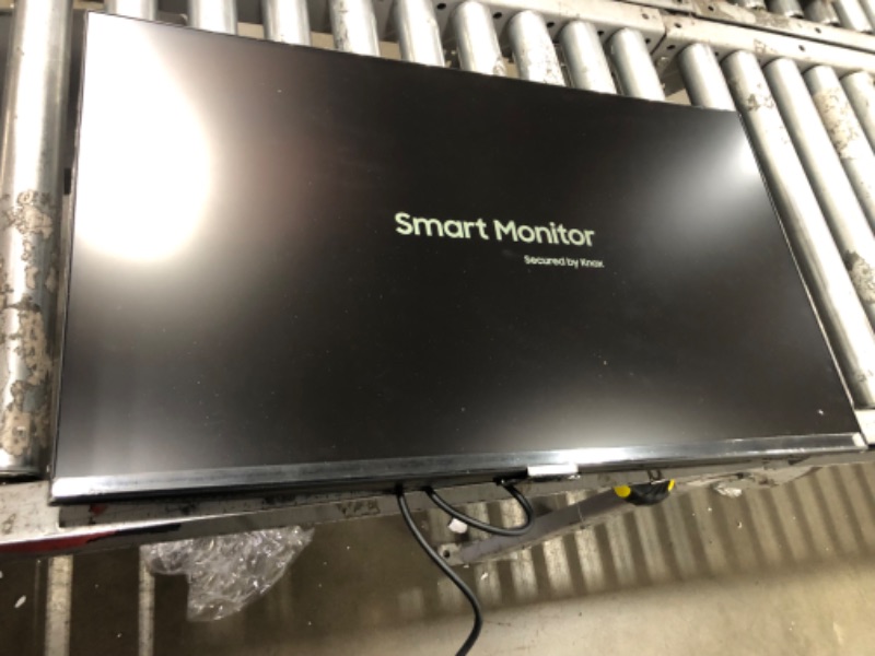 Photo 5 of SAMSUNG 32" M70B Series 4K UHD USB-C Smart Monitor & Streaming TV, 4ms, 60Hz, HDR10, Wireless Display, Gaming and IoT Hubs, Alexa Built in, LS32BM702UNXGO, 2022, Black
