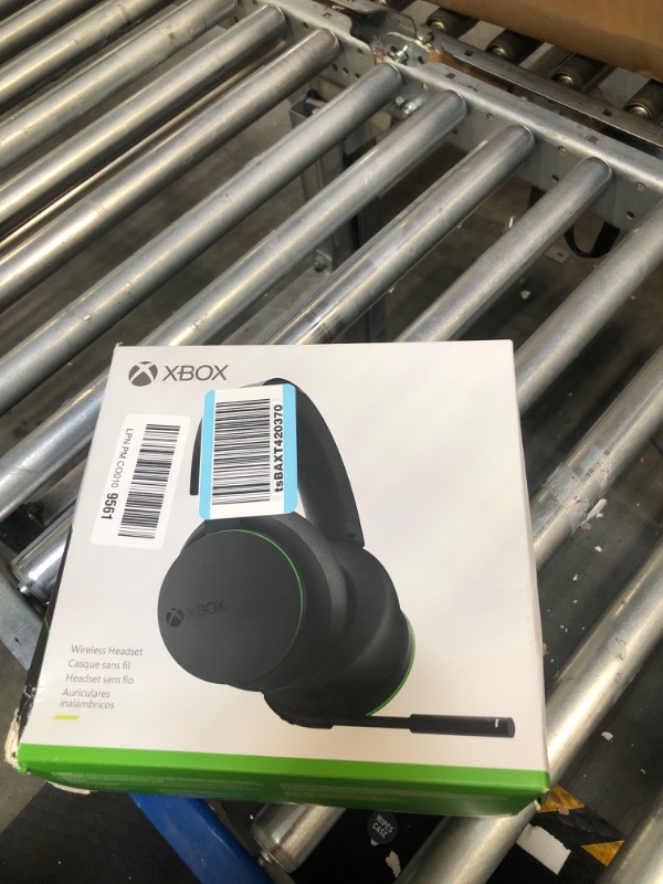 Photo 2 of Xbox Wireless Headset – Xbox Series X|S, Xbox One, and Windows 10 Devices