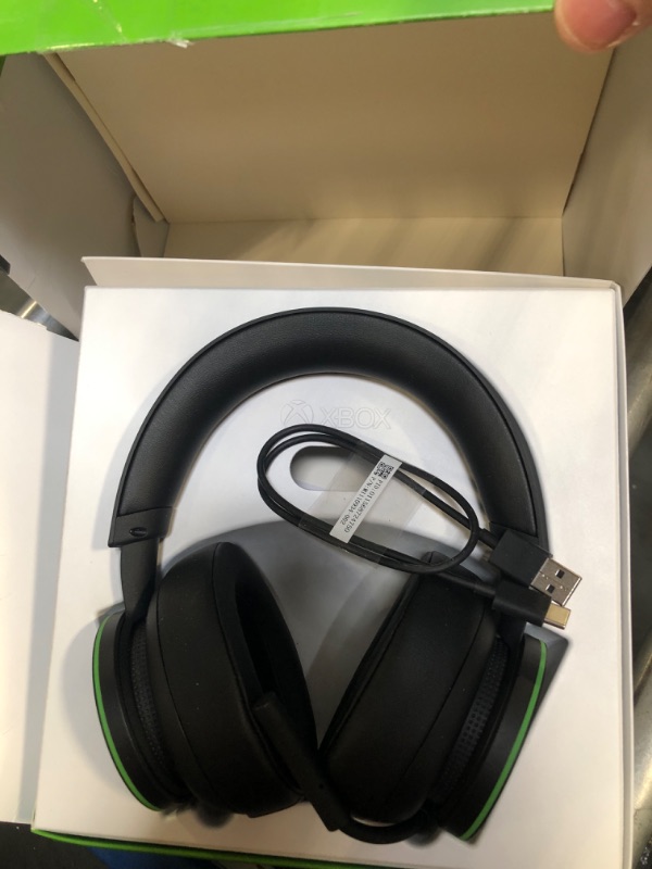 Photo 3 of Xbox Wireless Headset – Xbox Series X|S, Xbox One, and Windows 10 Devices