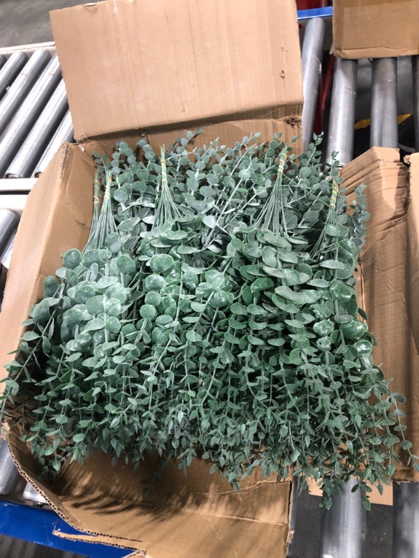 Photo 3 of 300 Pcs Eucalyptus Stems Faux Greenery Artificial Eucalyptus Leaves Eucalyptus Decor Greenery Stems Faux Greenery Branches for Wedding Centerpiece Flowers Bouquet Farmhouse Home Decor (Dark Green) 300 Dark Green